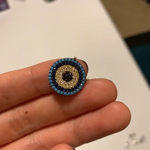 Vintage style sparkly circle pendant necklace